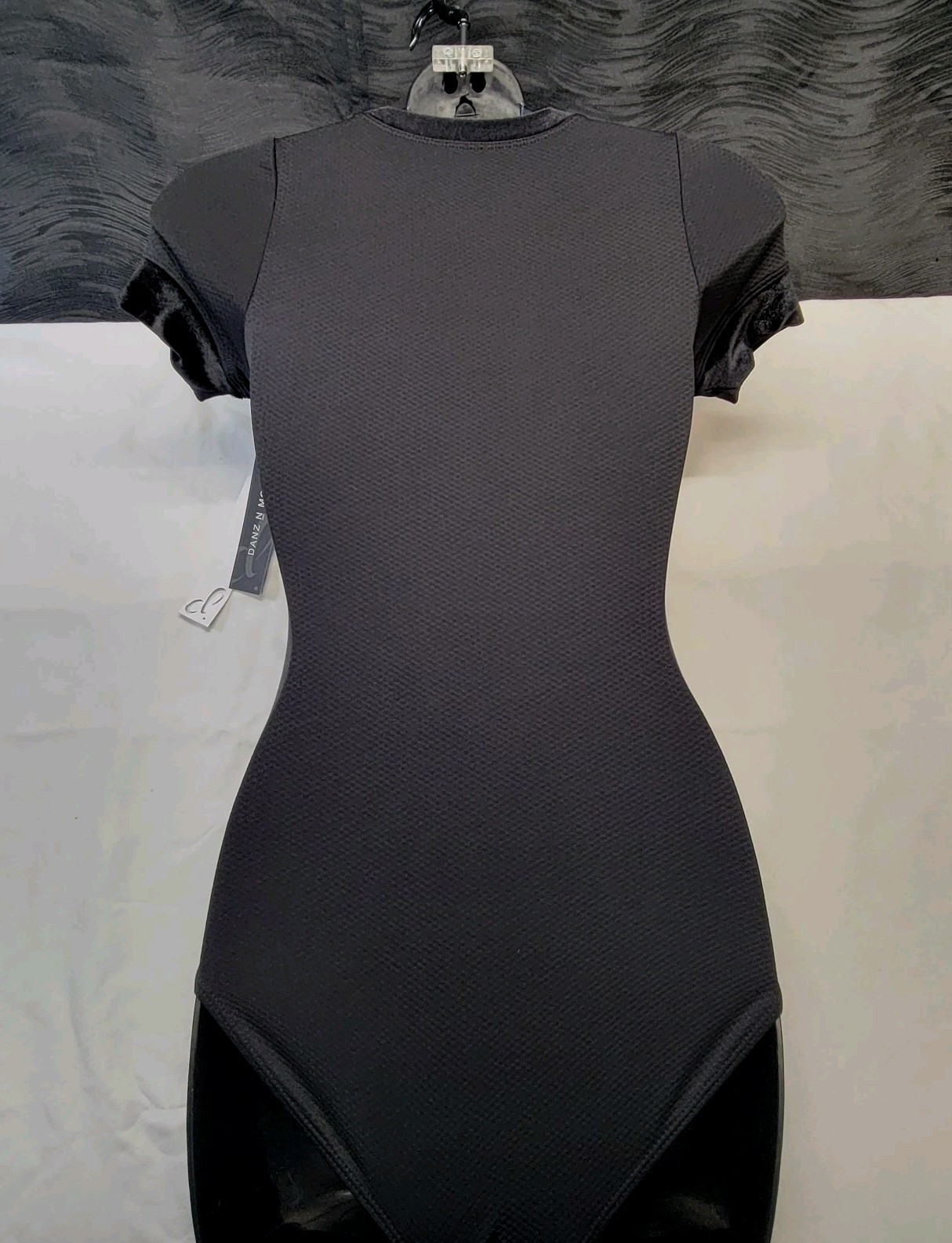 Danz N Motion Short Sleeve Waffle Knit Leotard Black Button Neck Cap Sleeve SZ P