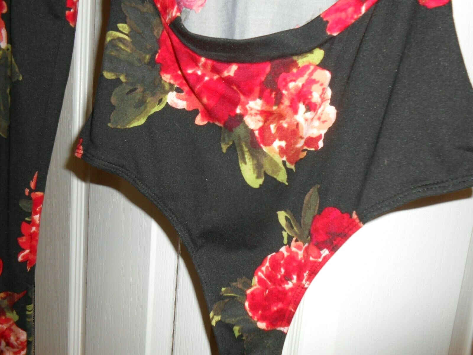 WETSEAL LEOTARD–BACKLESS BLACK/ RED ROSES AND GREEN LEAVES—-SMALL