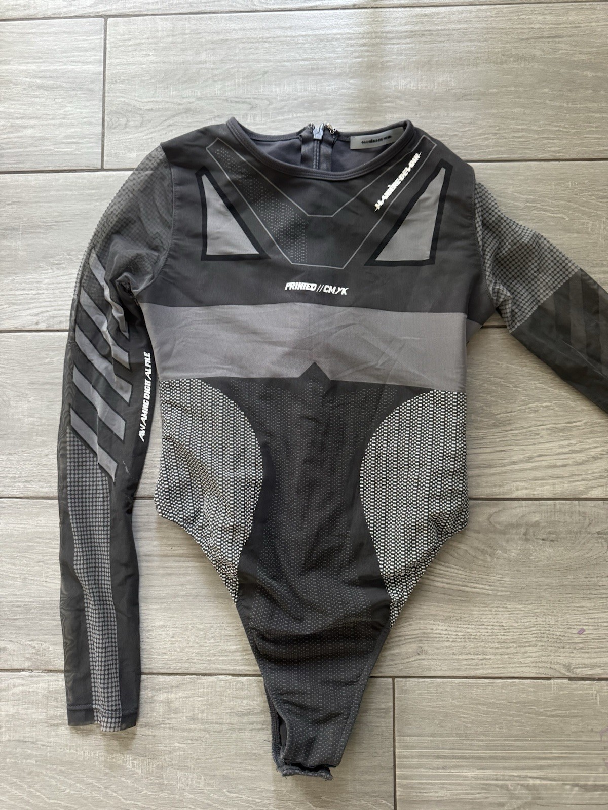 Maniere de Voir. Sleek Athletic-inspired Design with Graphic Print 8 leotard