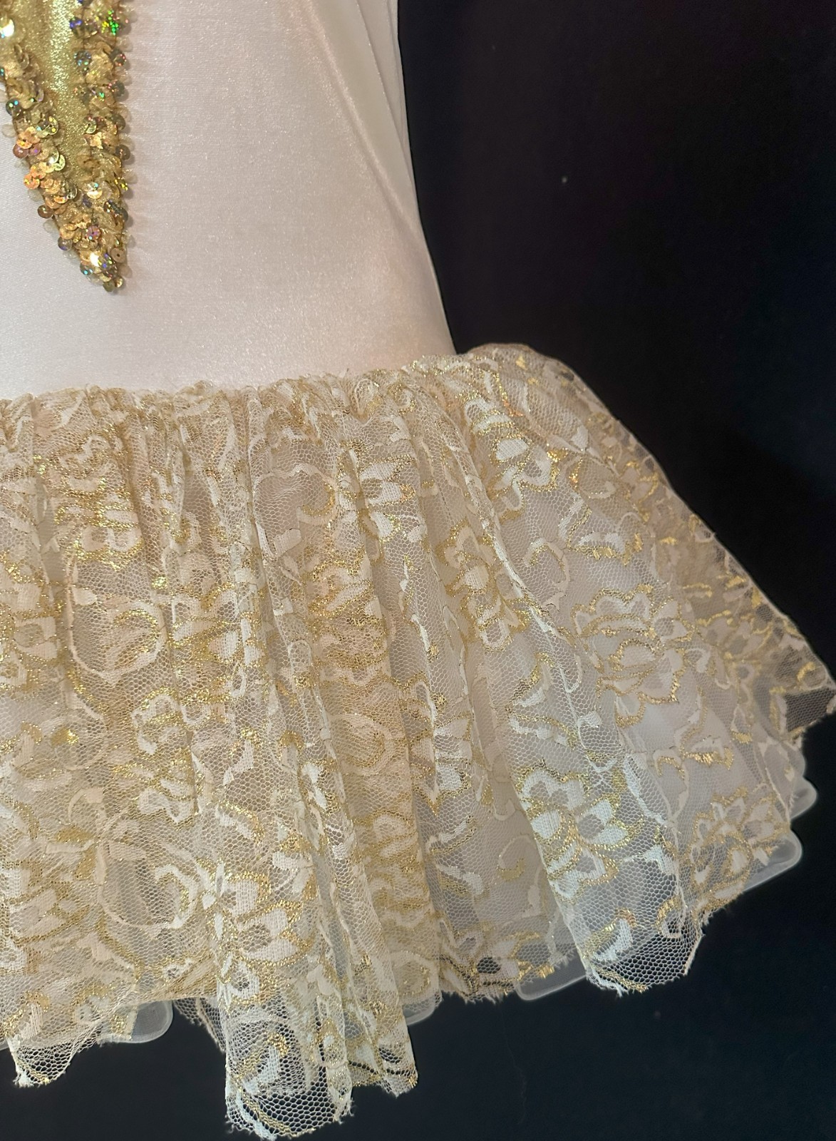 Star Styled Sleeveless Women’s White and Gold Dance Dress Size Medium