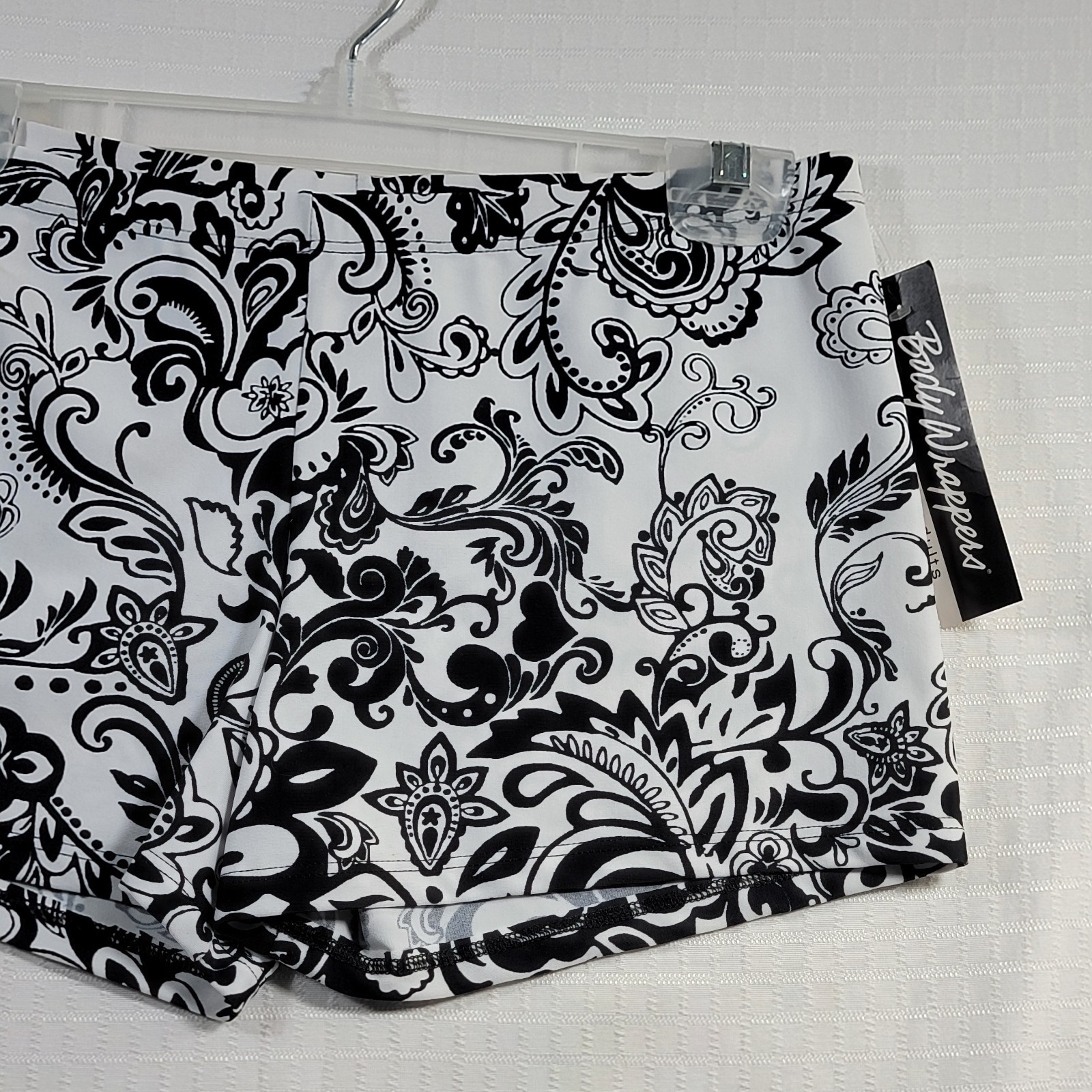 Body Wrappers Hot Shorts Black and White Paisley Pattern Sz. Adult X-Large