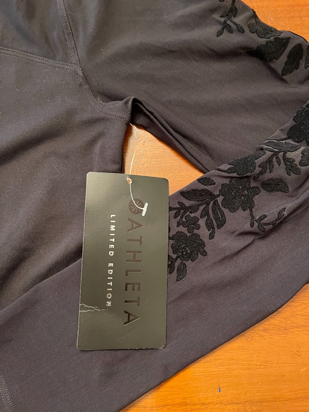 NWT $98 ATHLETA Velvet Rose LIMITED EDITION shirt top FLOCKED LACE powervita S T