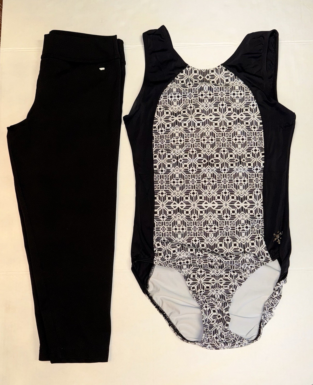 Women’s Black Geometric Print Gymnastics Leo & Capri Leggings Set Adult Large