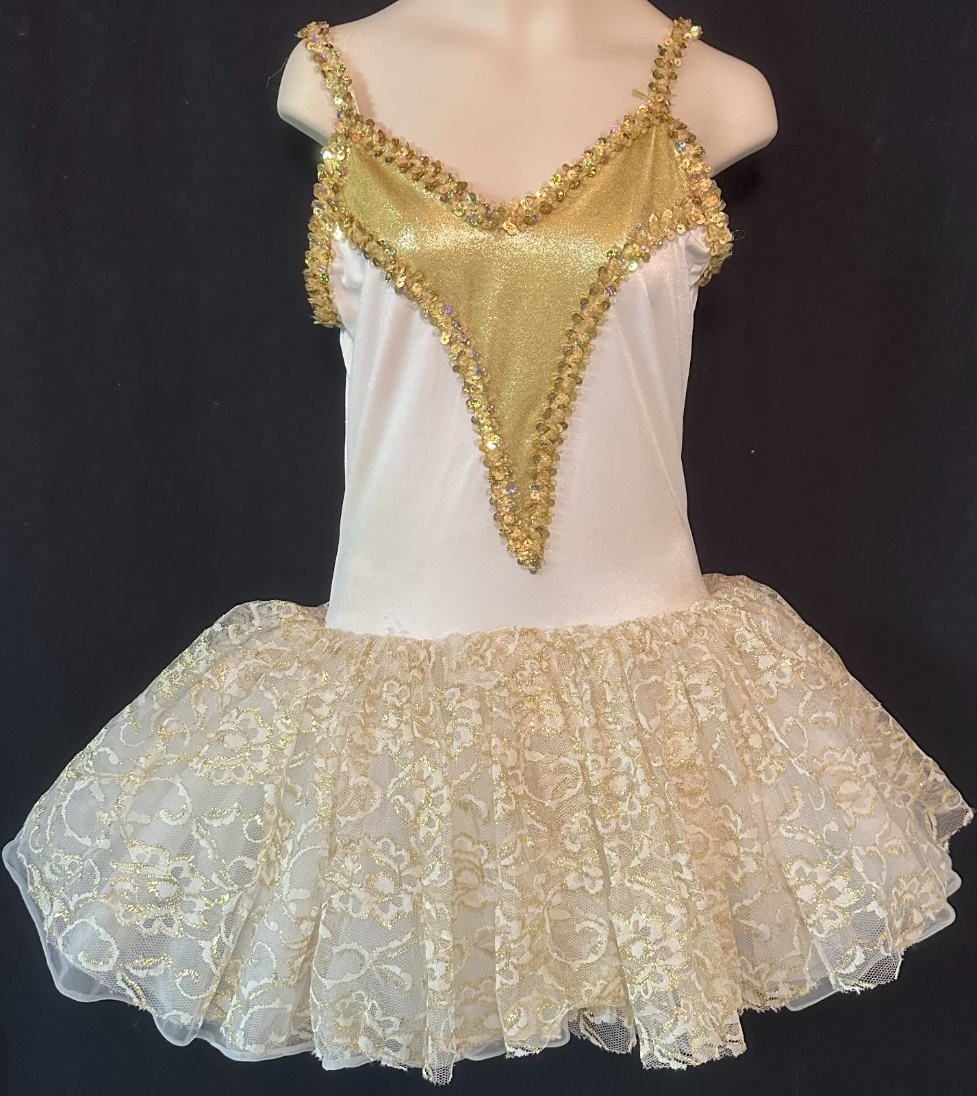 Star Styled Sleeveless Women’s White and Gold Dance Dress Size Medium