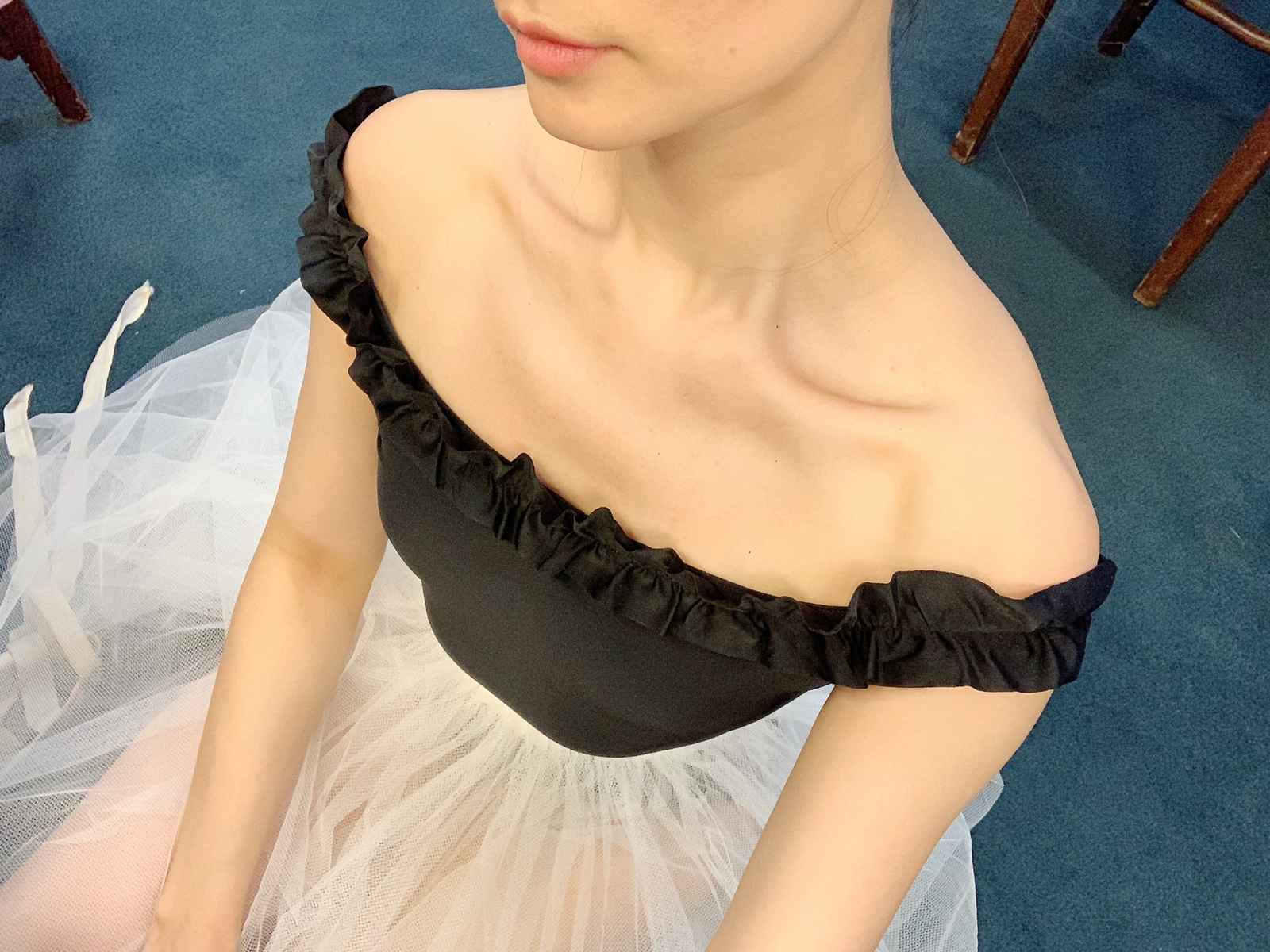Marie Leotard – Ruffle Neckline Off-shoulder Leotard