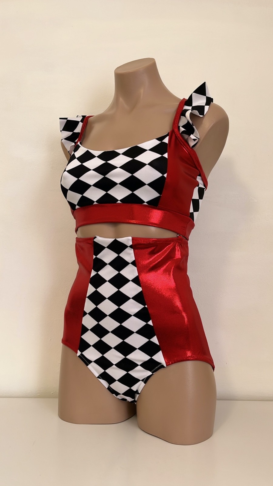 Schminke 🎪 dance Circus Harlequin cabaret bottoms frilly crop spandex festival