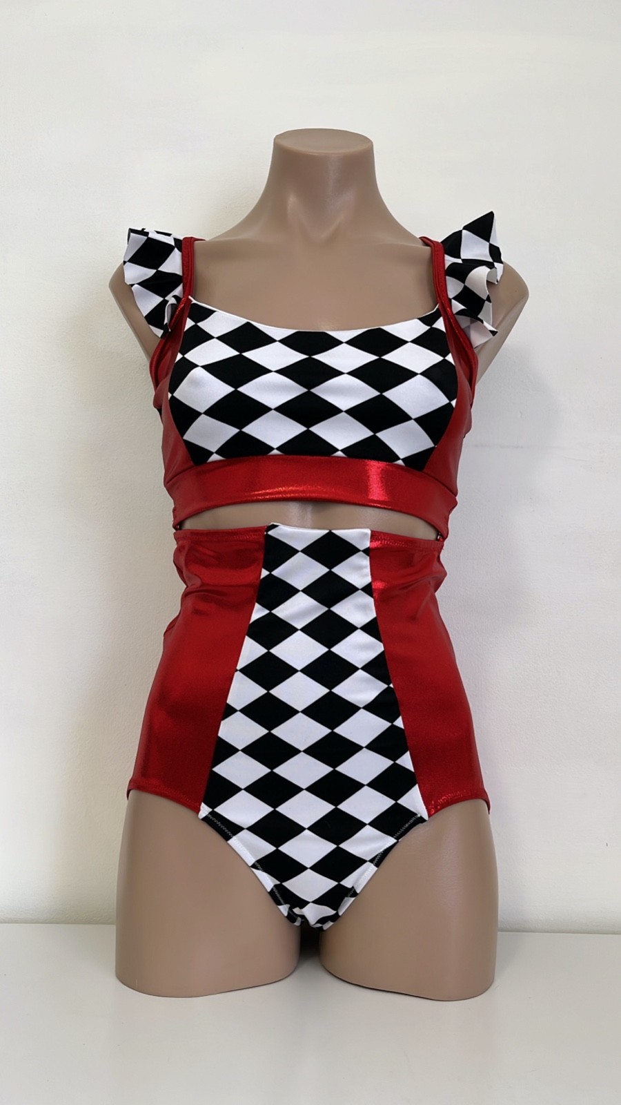 Schminke 🎪 dance Circus Harlequin cabaret bottoms frilly crop spandex festival