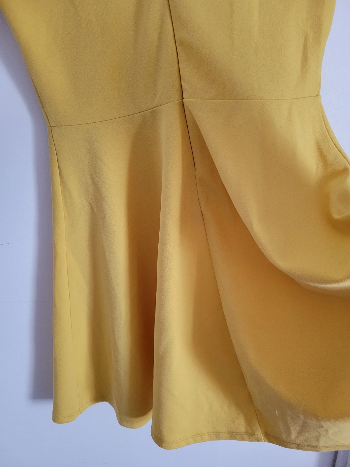 Yellow colored „MI AMI“ brand stretch dress