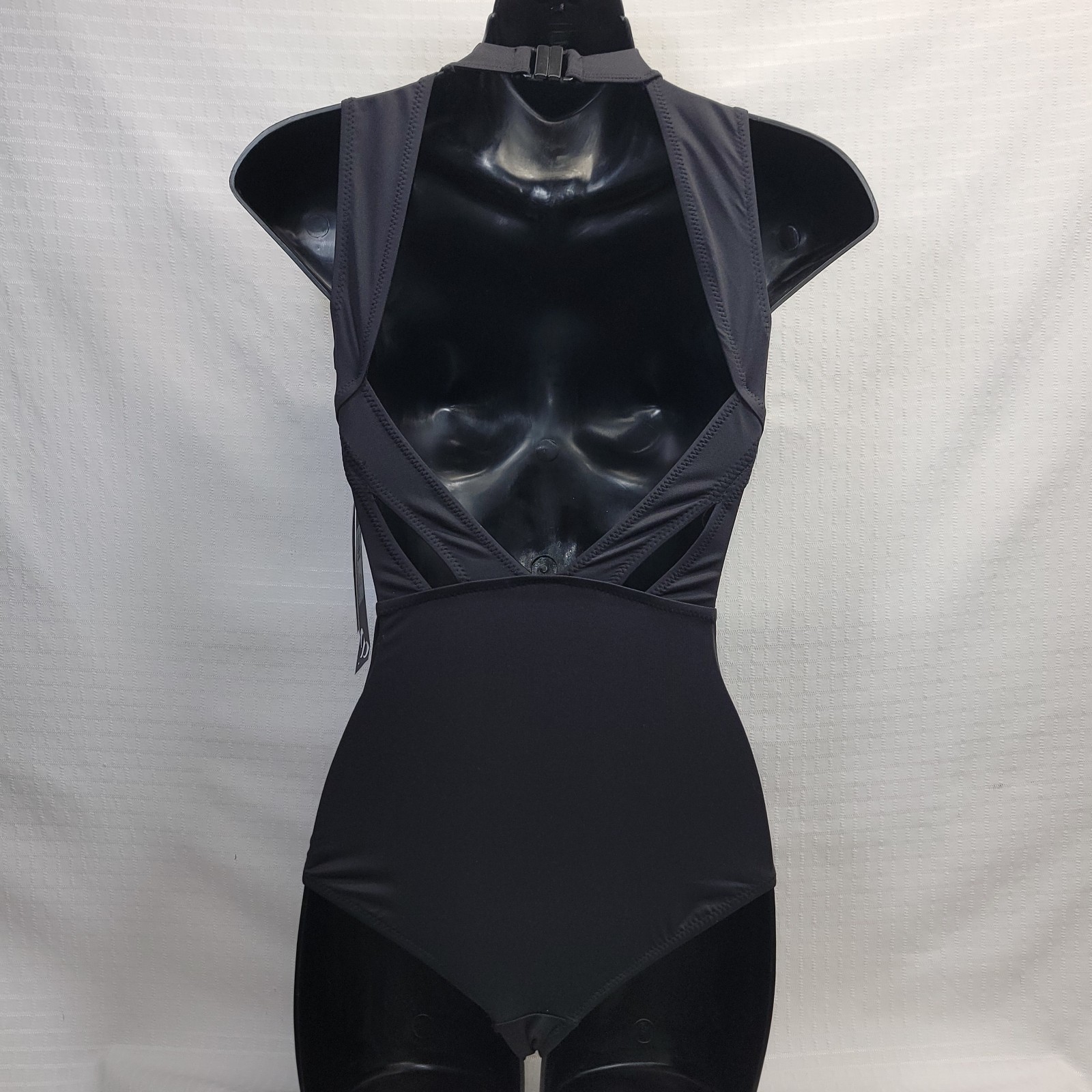 NWT Danz N Motion Women Black Sleeveless Mock Neck Detail on the Upper Chest