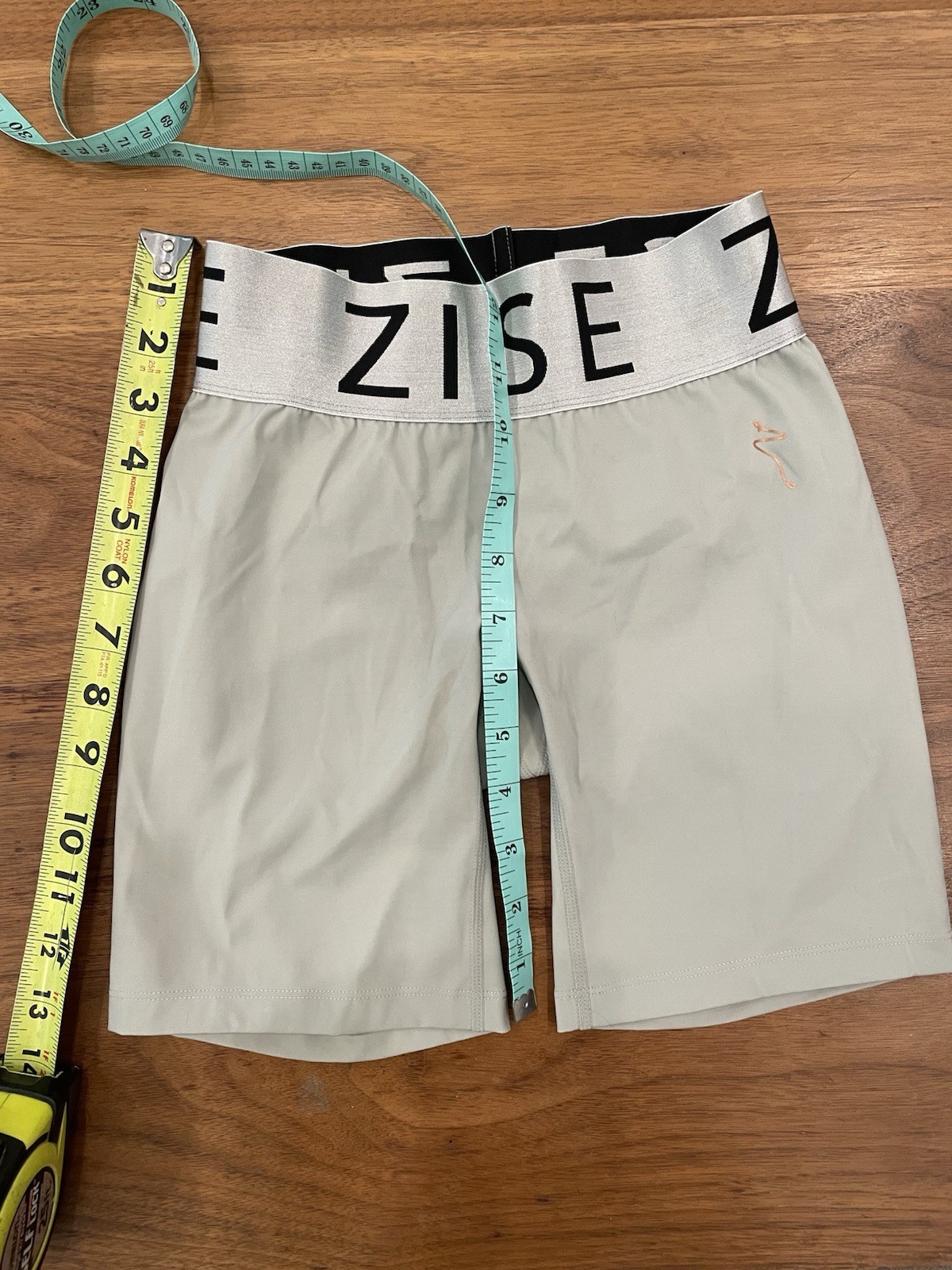 BLOCH ZISE COLLECTION – Shorts 6 inches – XS – Light Grey