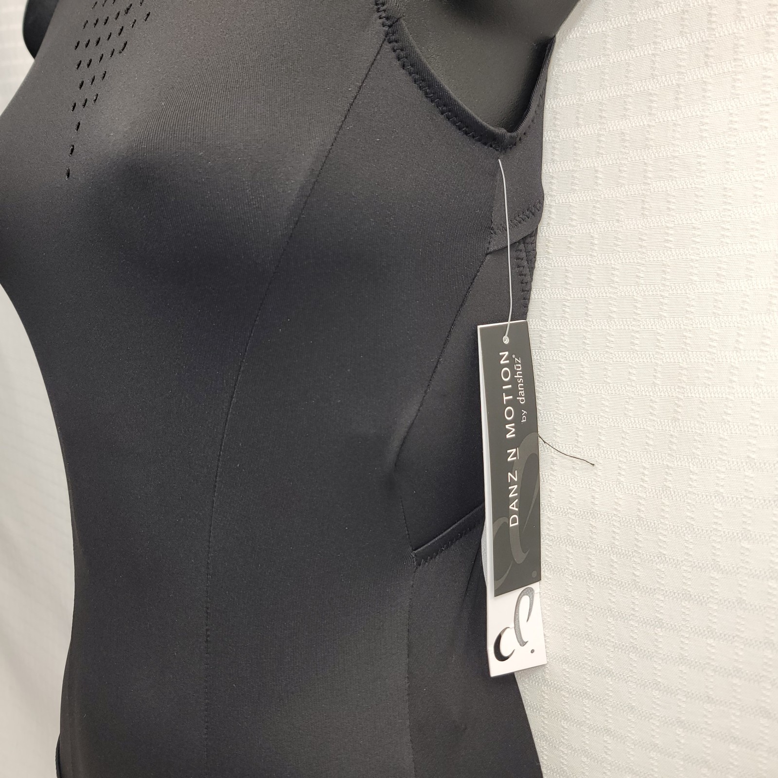 NWT Danz N Motion Women Black Sleeveless Mock Neck Detail on the Upper Chest
