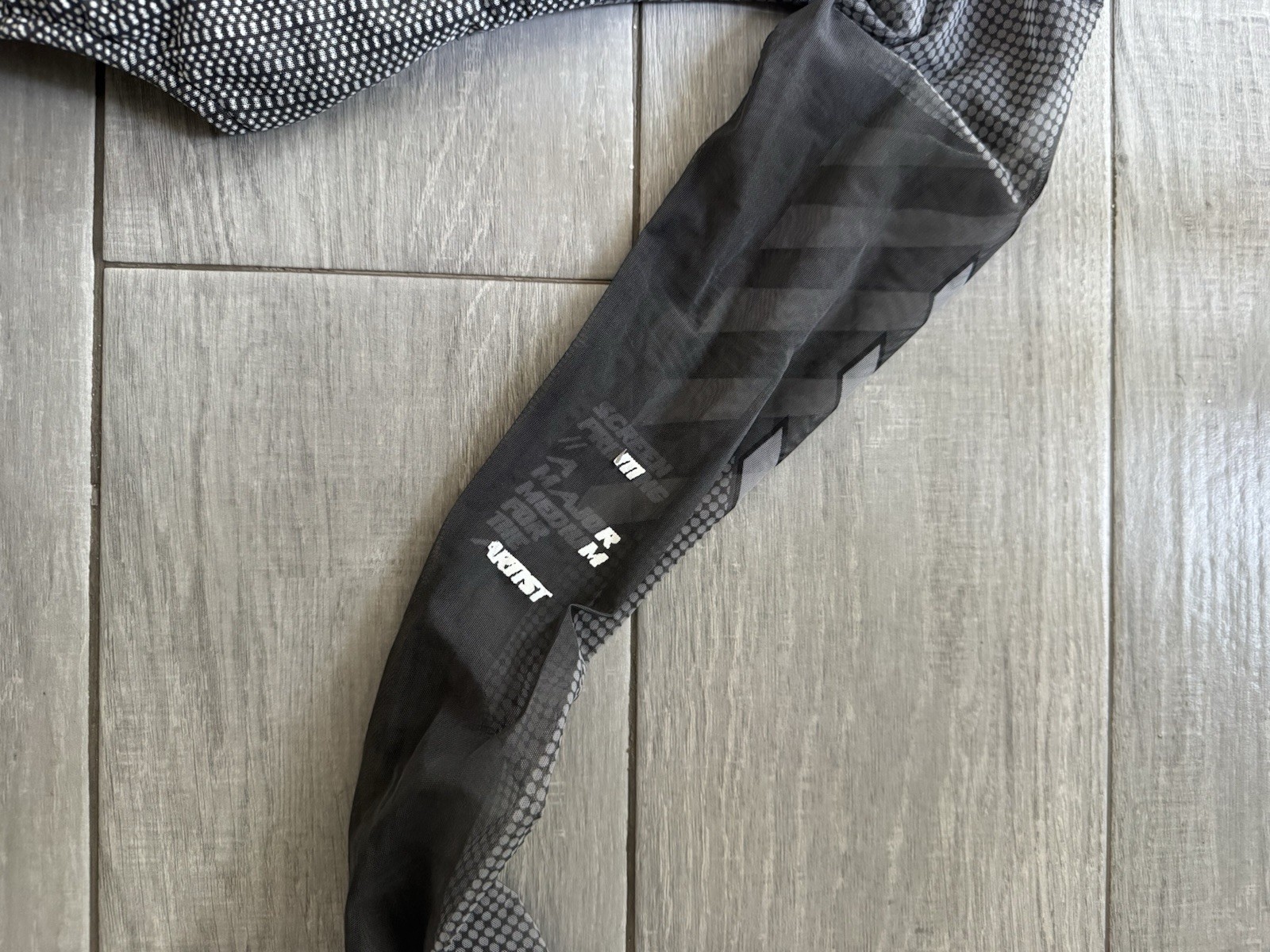 Maniere de Voir. Sleek Athletic-inspired Design with Graphic Print 8 leotard