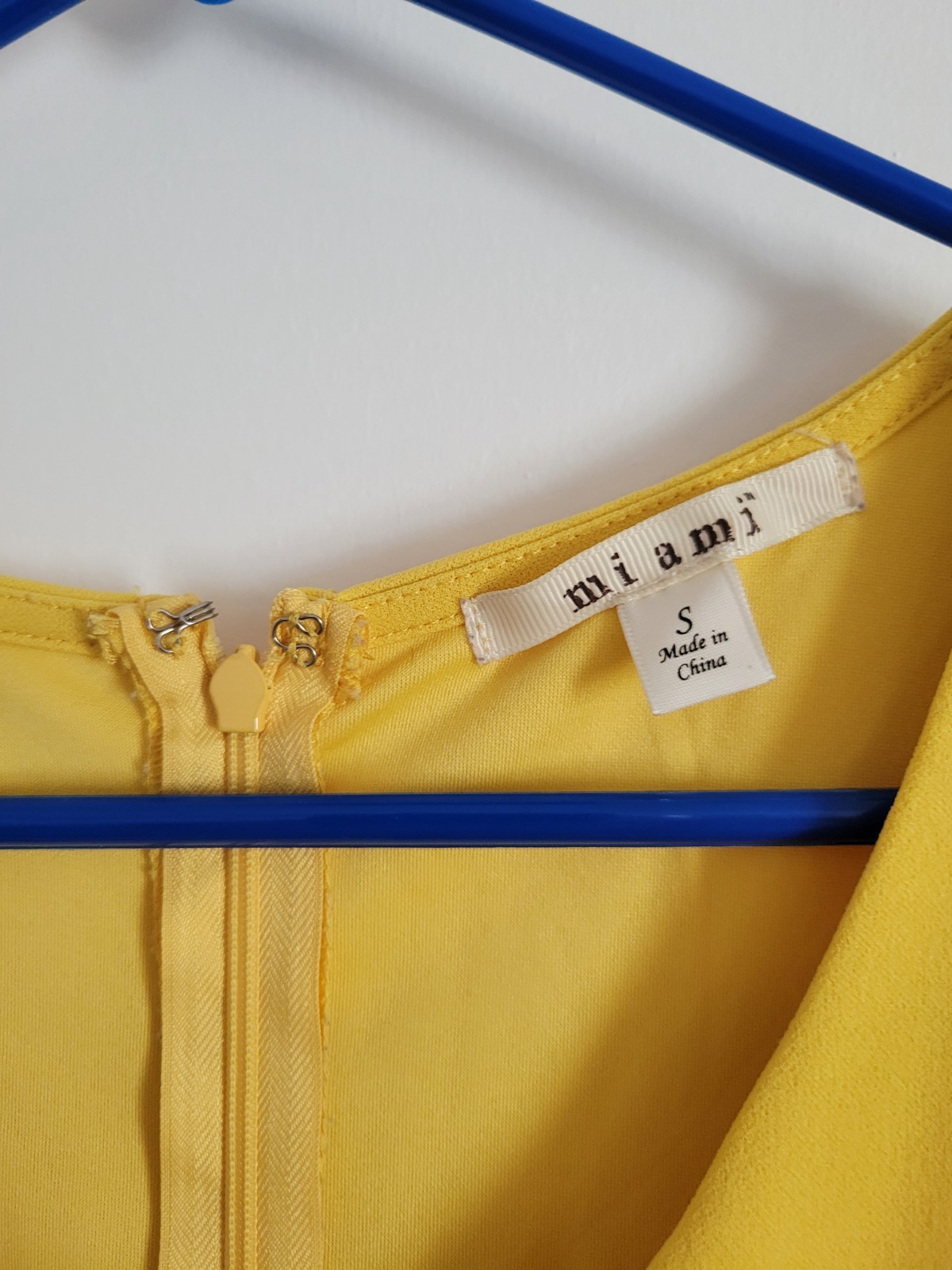Yellow colored „MI AMI“ brand stretch dress