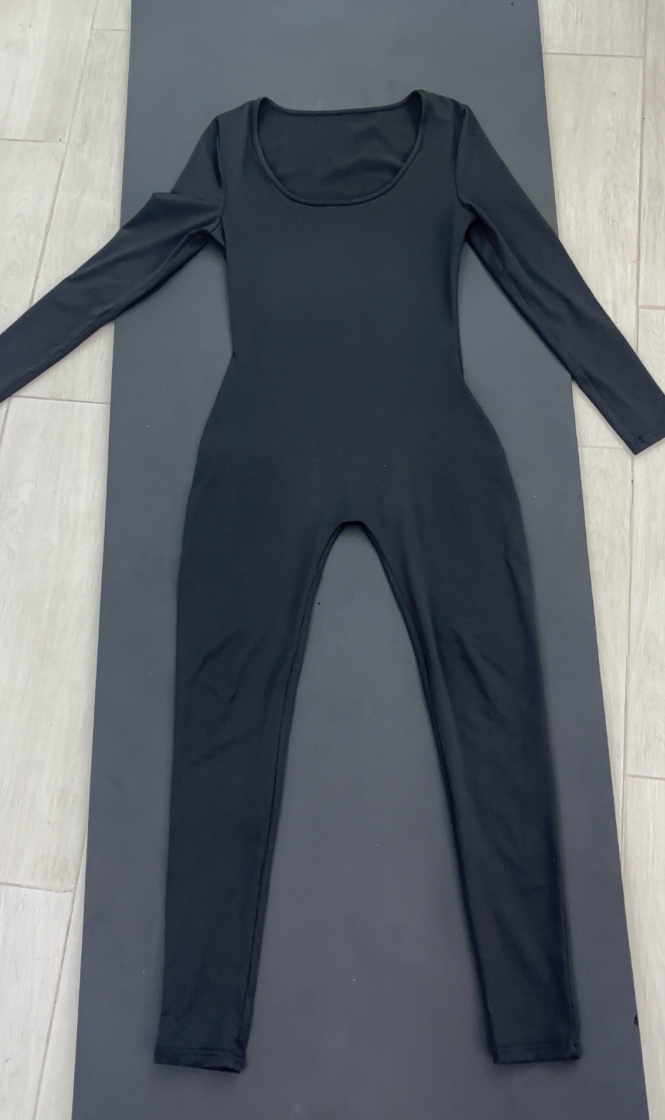 Women’s Black Solid Long Sleeve Full-Length