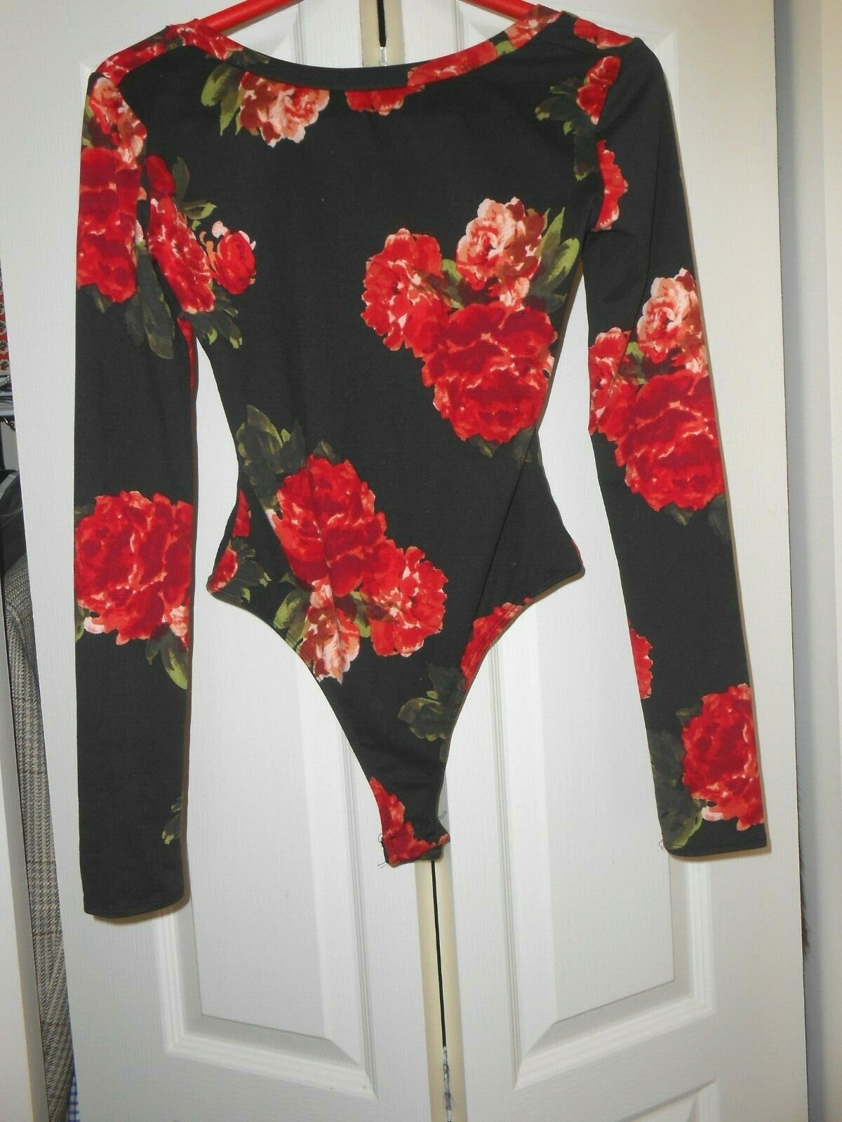 WETSEAL LEOTARD–BACKLESS BLACK/ RED ROSES AND GREEN LEAVES—-SMALL