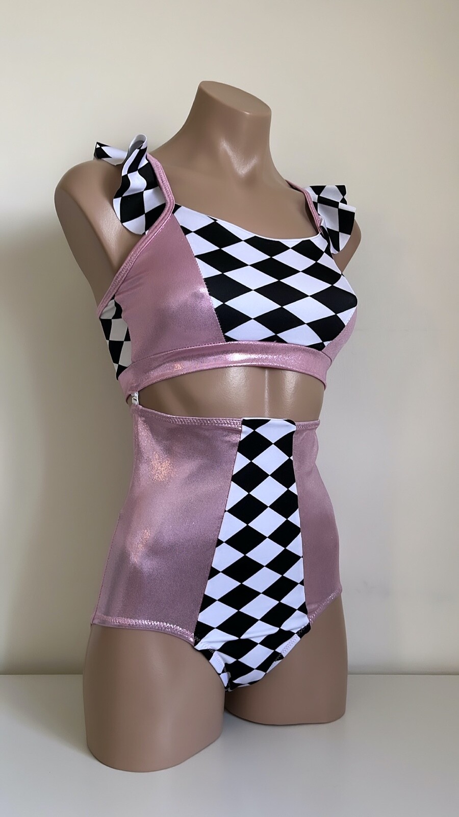 Schminke 🎪 dance Circus Harlequin cabaret bottoms frilly crop spandex festival