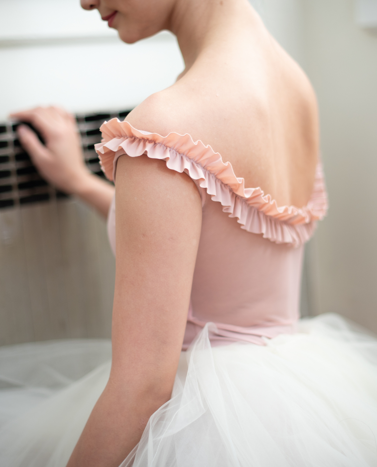 Marie Leotard – Ruffle Neckline Off-shoulder Leotard