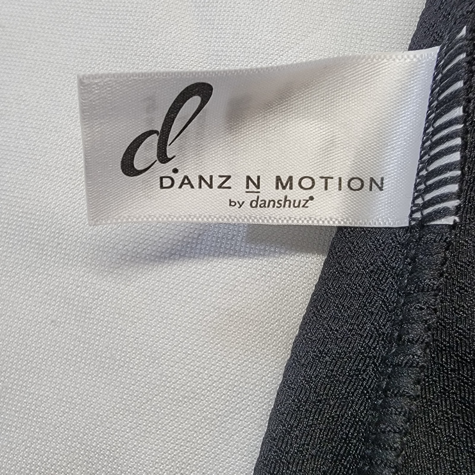 Danz N Motion Short Sleeve Waffle Knit Leotard Black Button Neck Cap Sleeve SZ P